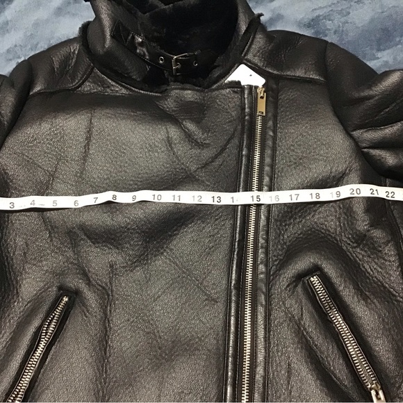 Almost same size - Picture 1 of 2